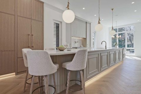 2322 54 Avenue SW Calgary AB T3E 1M1