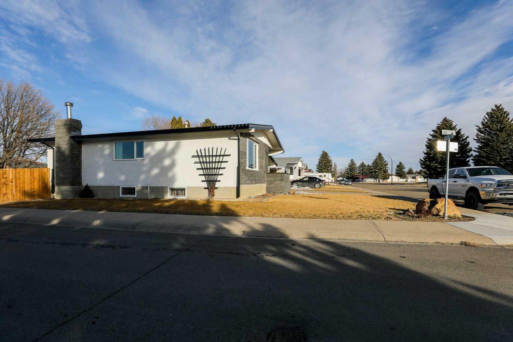 Photo of 4803 59 Avenue, Taber, AB T1G 1E8 (MLS # A2288912)