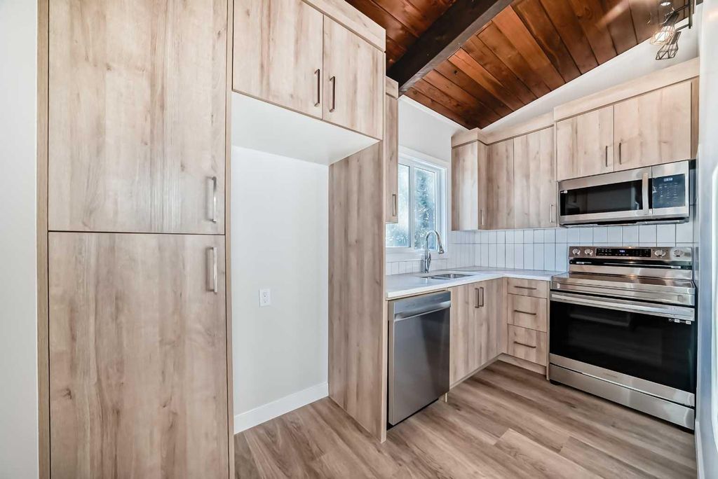 Photo of 9850 26 Street SW, Calgary, AB T2V 4E9 (MLS # A2293047)