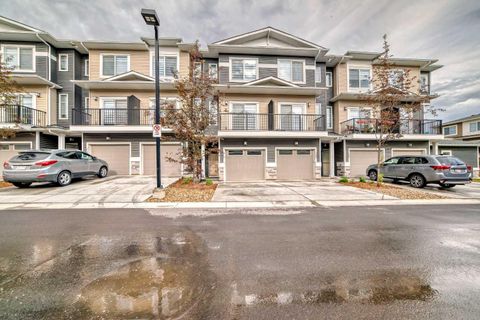 710 Sage Hill Grove NW Calgary AB T3R 2A2
