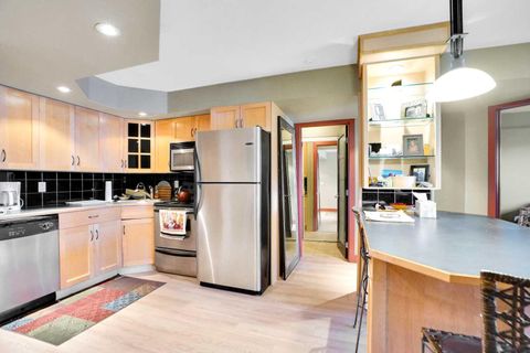 717 4A Street NE 305 Calgary AB T2E 3W1