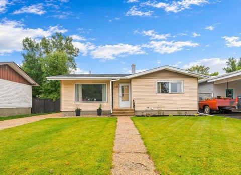 Photo of 123 3 Avenue E, Bow Island, AB T0K 0G0 (MLS # A2346386)