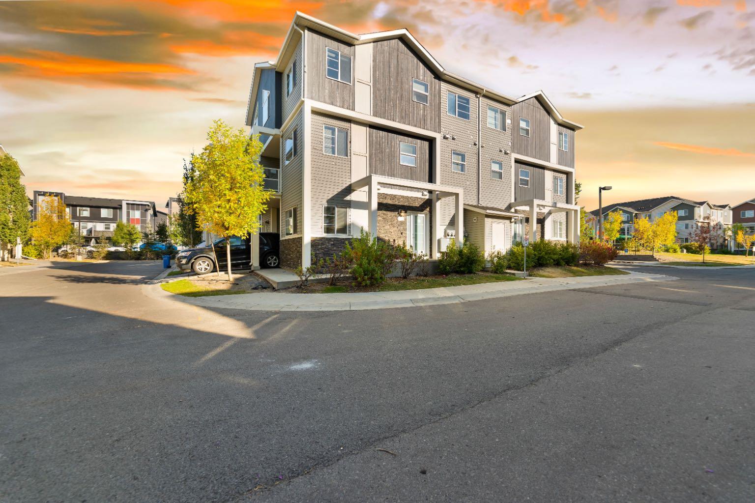 803 Redstone View NE