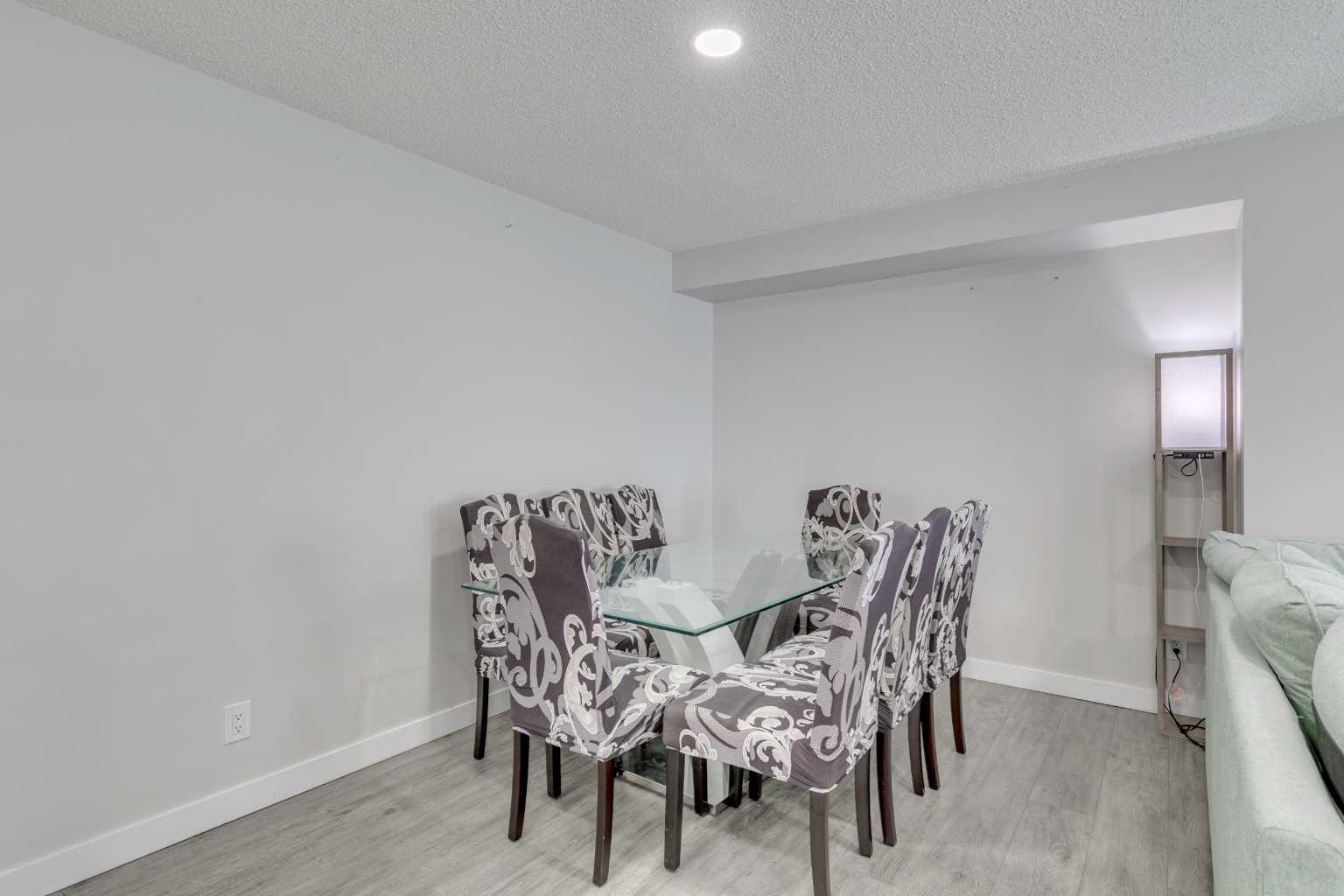 58 Anaheim Place NE