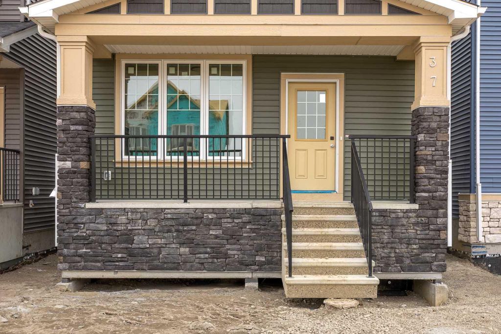 Photo of 37 Hotchkiss Gardens SE, Calgary, AB T3S 0T7 (MLS # A2305416)