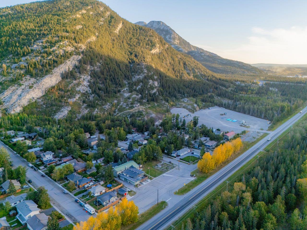 11 Exshaw Mountain Gateway