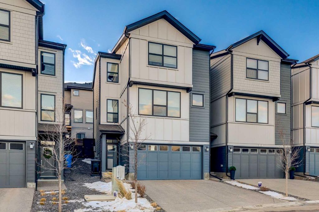 Photo of 819 Shawnee Terrace SW, Calgary, AB T2Y 0T4 (MLS # A2279331)