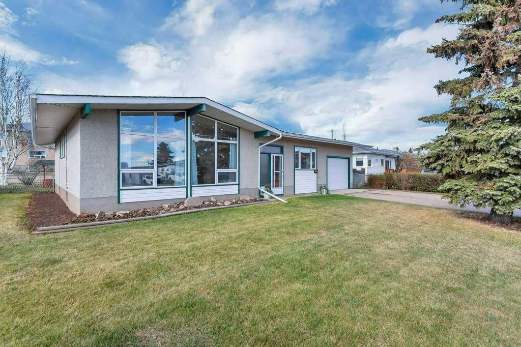 Photo of 5122 48 Avenue, Rimbey, AB T0C 2J0 (MLS # A2310820)