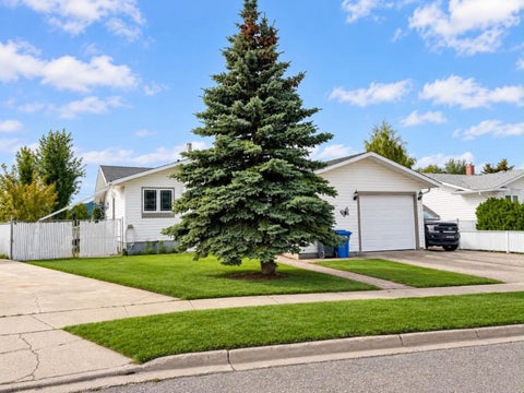 Photo of 10505 105 Street, Grande Cache, AB T0E 0Y0 (MLS # A2343133)