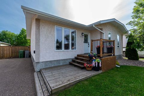 Photo of 4605 32 Street, Lloydminster, SK S9V 1N6 (MLS # A2321957)