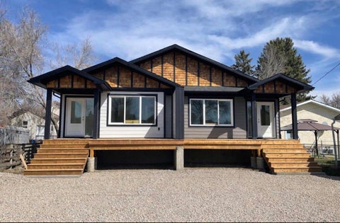Photo of 969 2 Street SE #3, Medicine Hat, AB T1A 5K6 (MLS # A2304418)