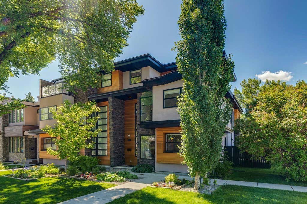 Photo of 2927 7 Avenue NW, Calgary, AB T2N 1B3 (MLS # A2324665)