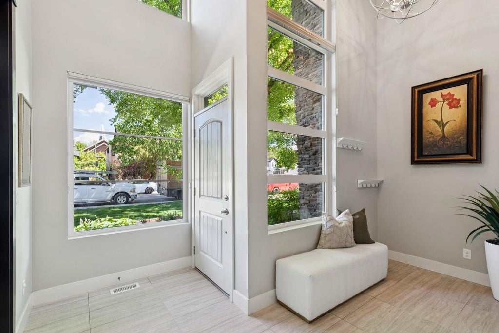 Photo of 2927 7 Avenue NW, Calgary, AB T2N 1B3 (MLS # A2324665)