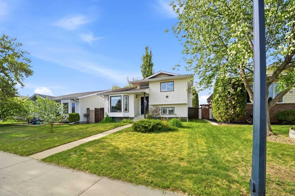 Photo of 76 Dixon Crescent, Red Deer, AB T4R 2H5 (MLS # A2314582)
