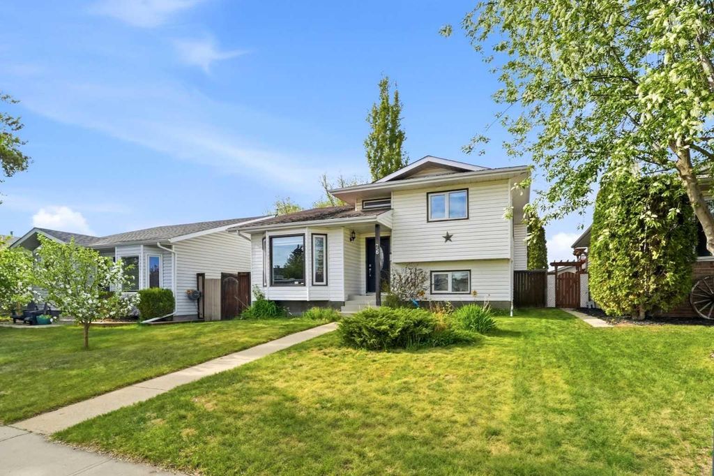 Photo of 76 Dixon Crescent, Red Deer, AB T4R 2H5 (MLS # A2314582)