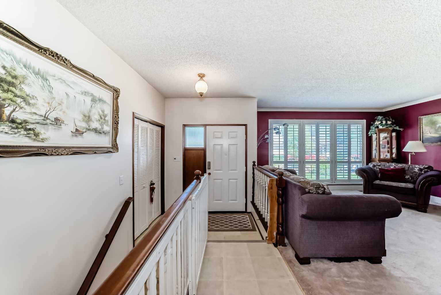 24 Templehill Bay NE