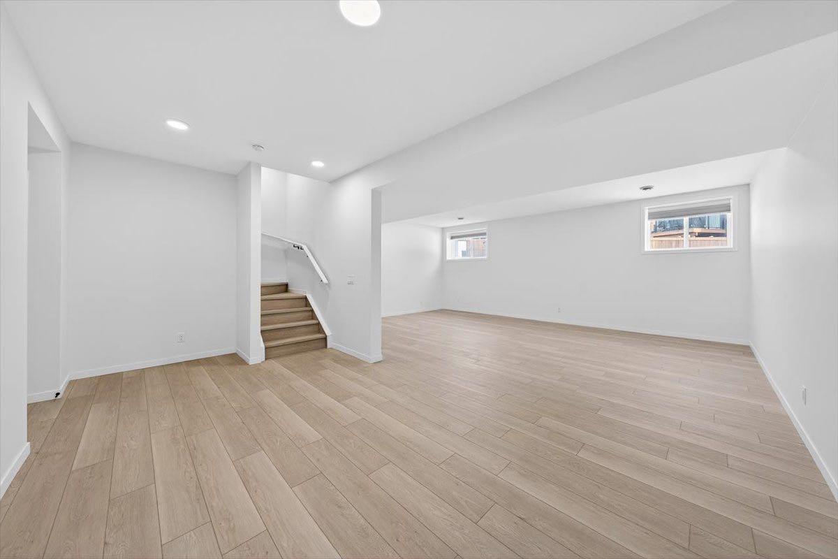 392 Carringvue Place NW