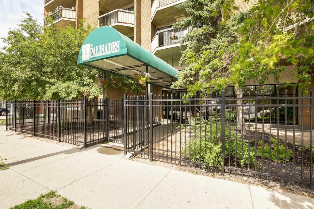 Photo of 340 14 Avenue SW #706, Calgary, AB T3Z 1K4 (MLS # A2346620)