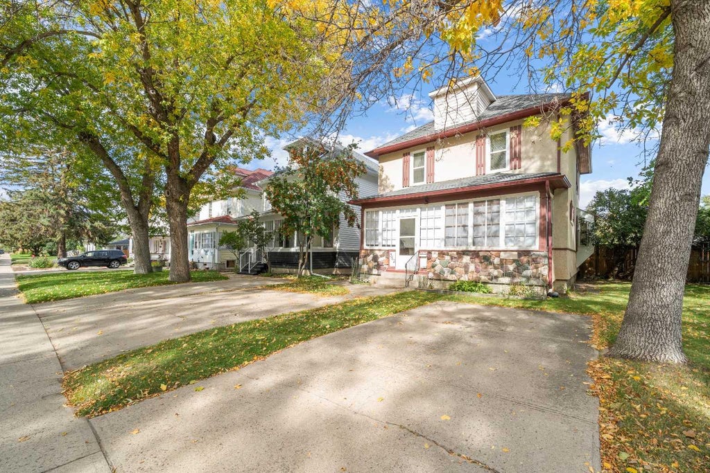 Photo of 362 7 Street SE, Medicine Hat, AB T1A 1J7 (MLS # A2347669)