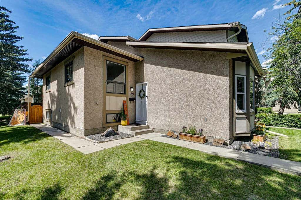 Photo of 189 Deerfield Terrace SE, Calgary, AB T2J 6V2 (MLS # A2328532)