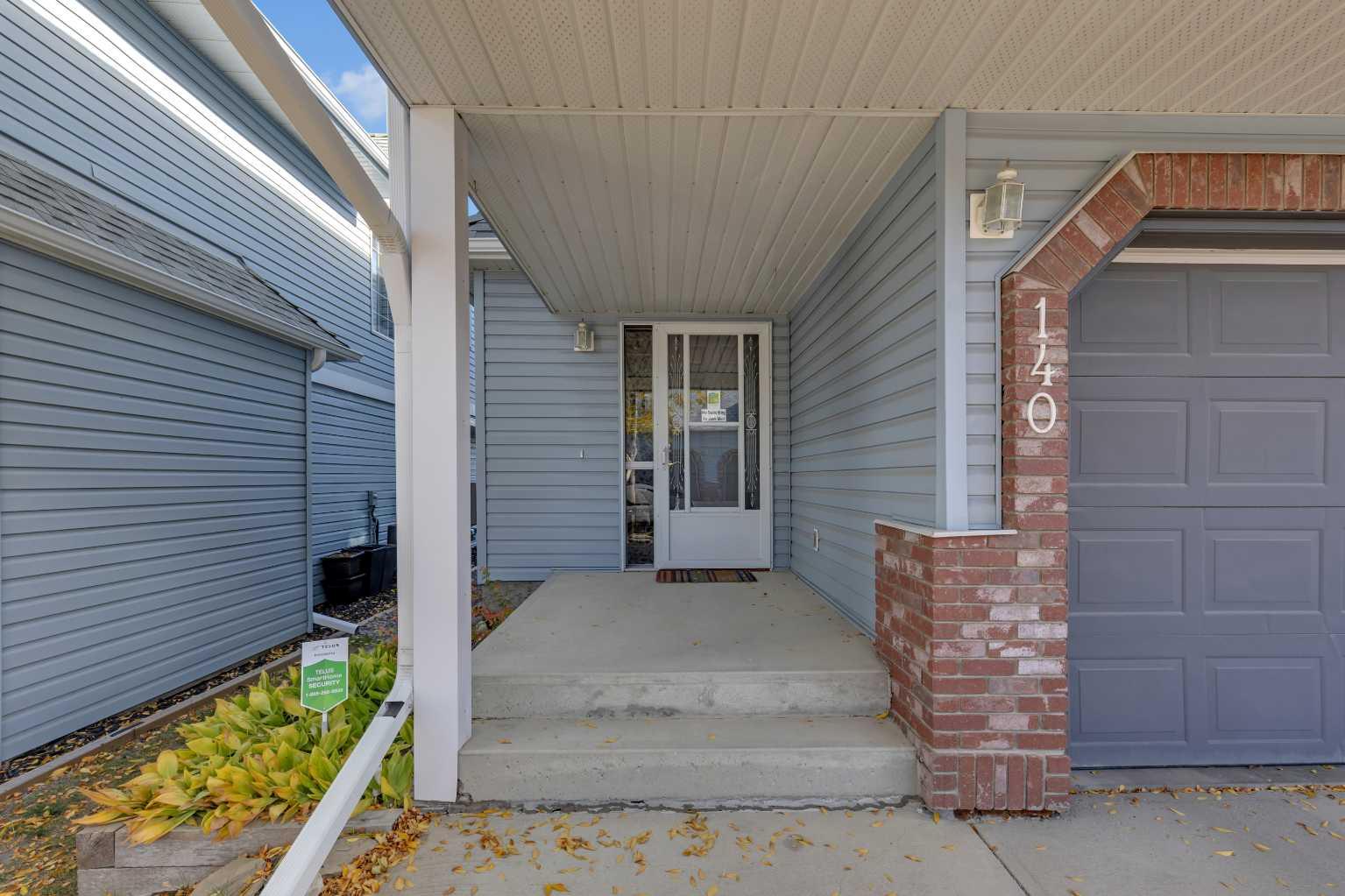 140 Valley Ridge Heights NW