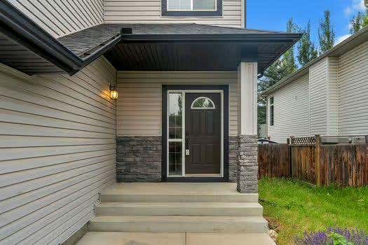 Photo of 100 Fairways Drive NW, Airdrie, AB T4B 2R7 (MLS # A2334738)