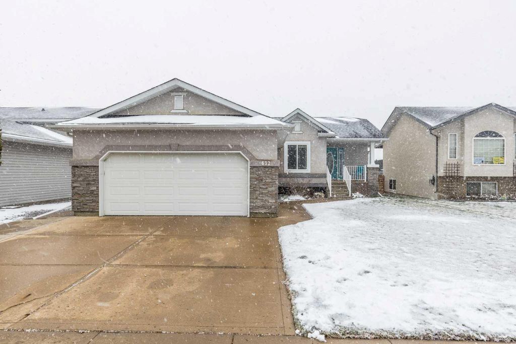 Photo of 632 Hemingway Crescent NE, Medicine Hat, AB T1C 1X5 (MLS # A2304330)