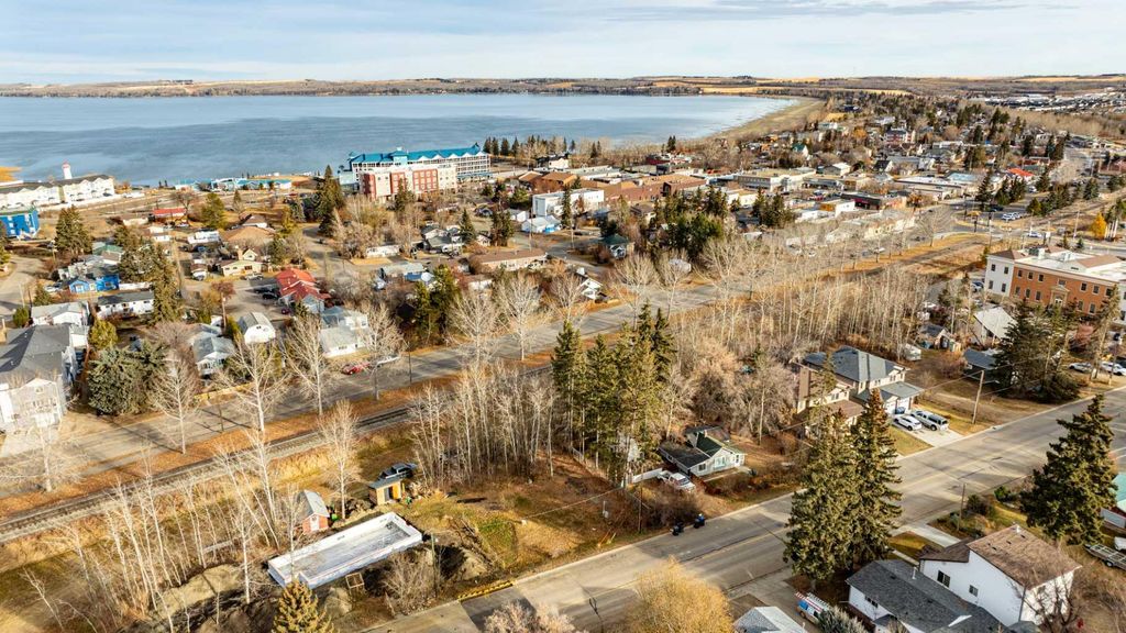 Photo of 5120 48 Avenue, Sylvan Lake, AB T4S 1G6 (MLS # A2270118)