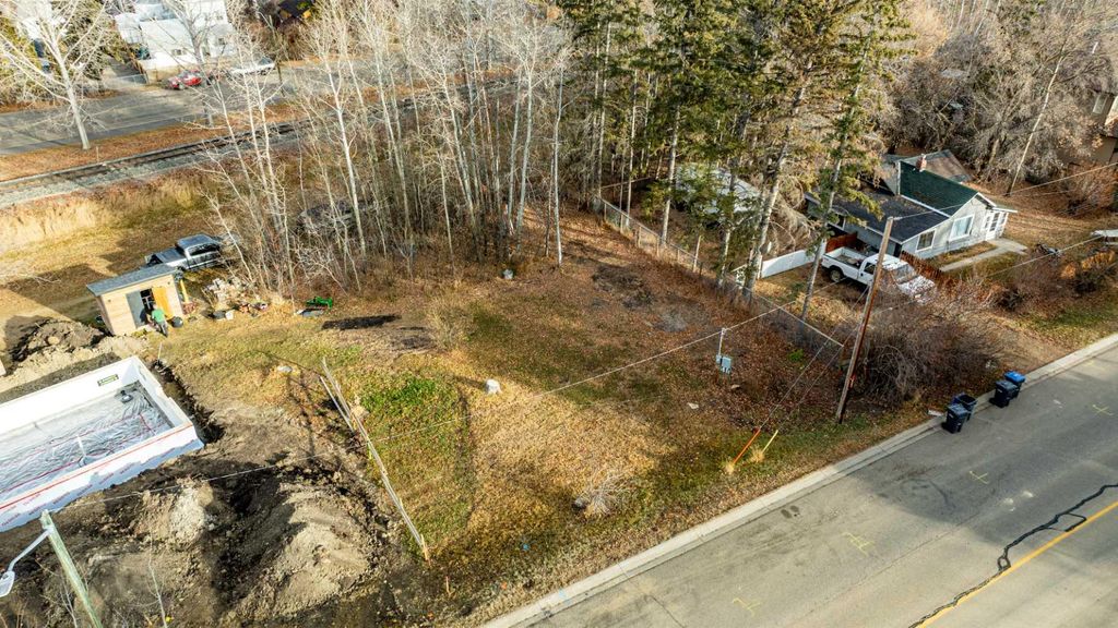 Photo of 5120 48 Avenue, Sylvan Lake, AB T4S 1G6 (MLS # A2270118)