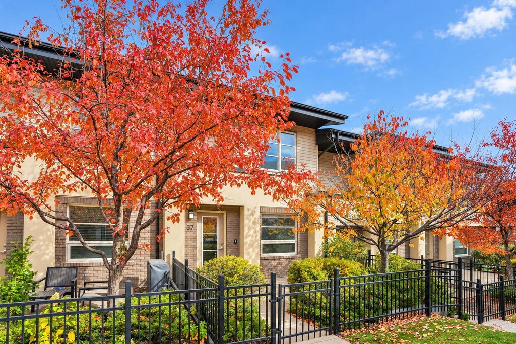Photo of 37 Aspen Hills Common SW, Calgary, AB T3H 0R7 (MLS # A2352261)