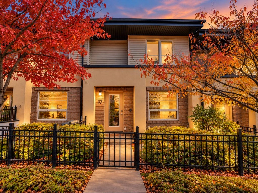 Photo of 37 Aspen Hills Common SW, Calgary, AB T3H 0R7 (MLS # A2352261)