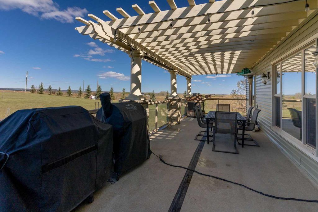 Photo of 281238 Range Road 42, Rural Rocky View County, AB T4C 3A5 (MLS # A2291391)