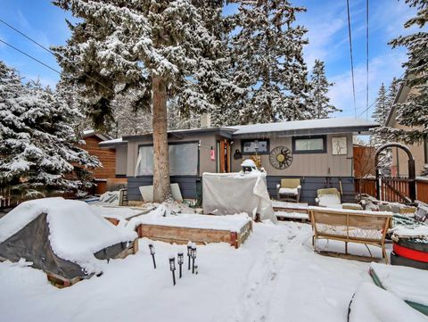 813 13th Street Canmore AB T1W 1W5