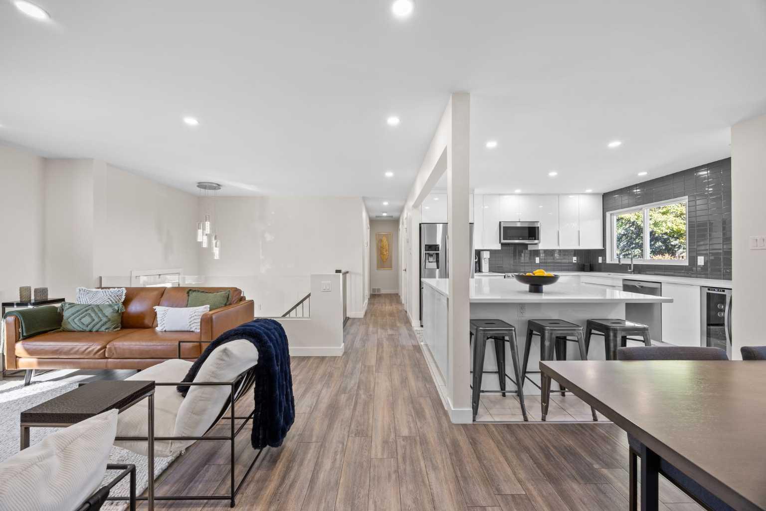 827 Canaveral Crescent SW