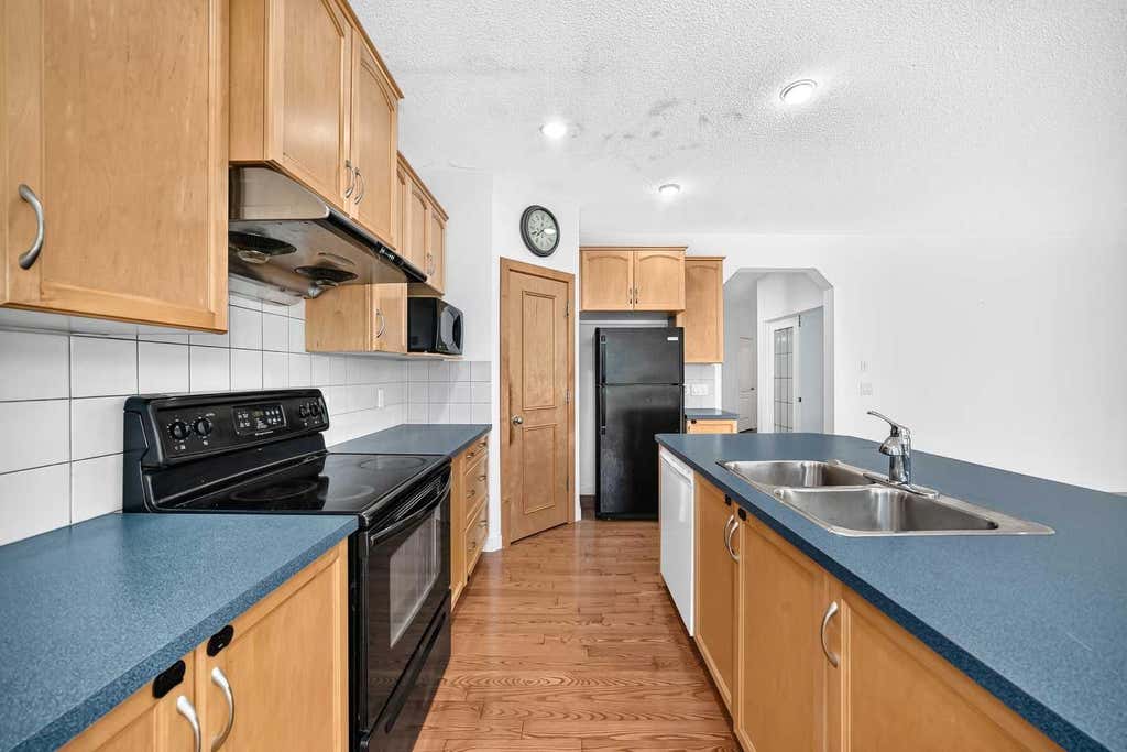 Photo of 80 Cranridge Crescent SE, Calgary, AB T2M 0J3 (MLS # A2326367)