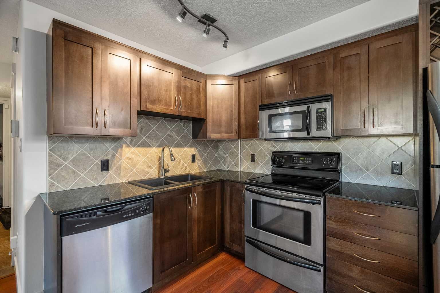 2906 17 Avenue SW 14