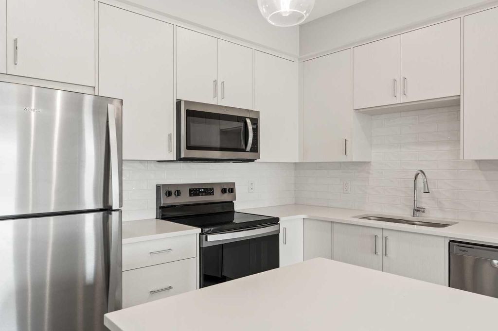 Photo of 660 Shawnee Square SW #302, Calgary, AB T2Y 0X6 (MLS # A2264280)
