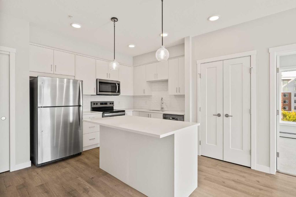Photo of 660 Shawnee Square SW #302, Calgary, AB T2Y 0X6 (MLS # A2264280)