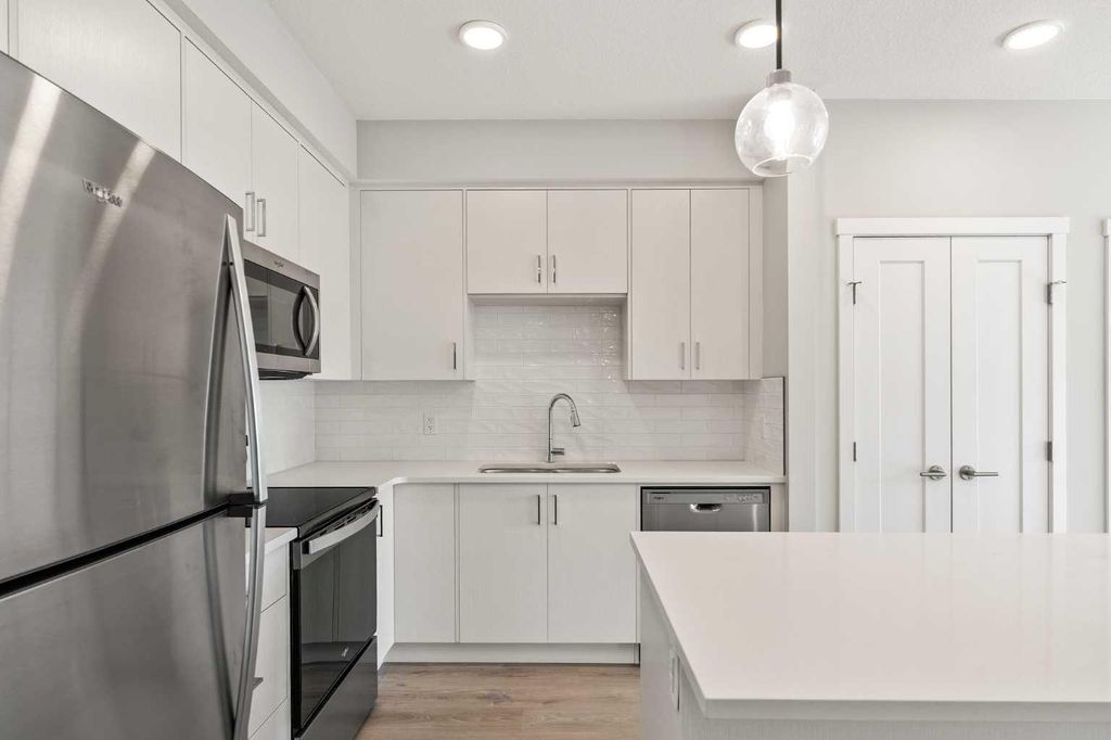 Photo of 660 Shawnee Square SW #302, Calgary, AB T2Y 0X6 (MLS # A2264280)