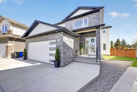Photo of 30 Silverstone Place, Didsbury, AB T0M 0W0 (MLS # A2310507)