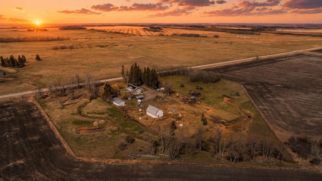 Photo of 37153 Range Road 30, Rural Red Deer County, AB T4G 0M9 (MLS # A2308713)