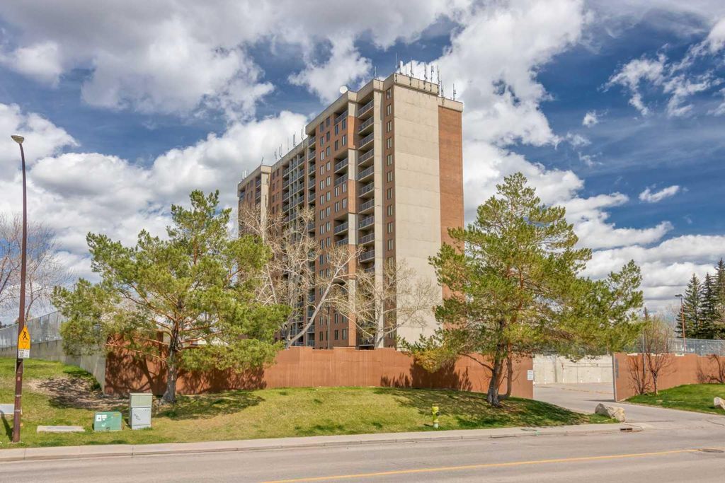 Photo of 4944 Dalton Drive NW #612, Calgary, AB T3A 2E6 (MLS # A2283484)