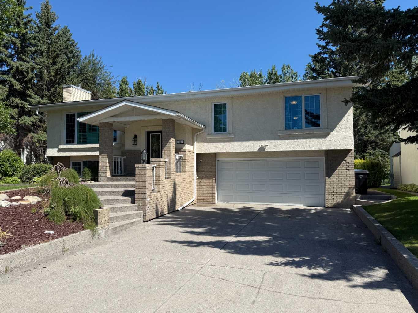 912 Mapleglade Drive SE