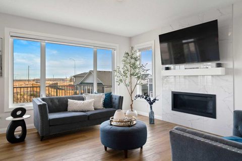 139 Creekstone Way SW Calgary AB T2X 4P9