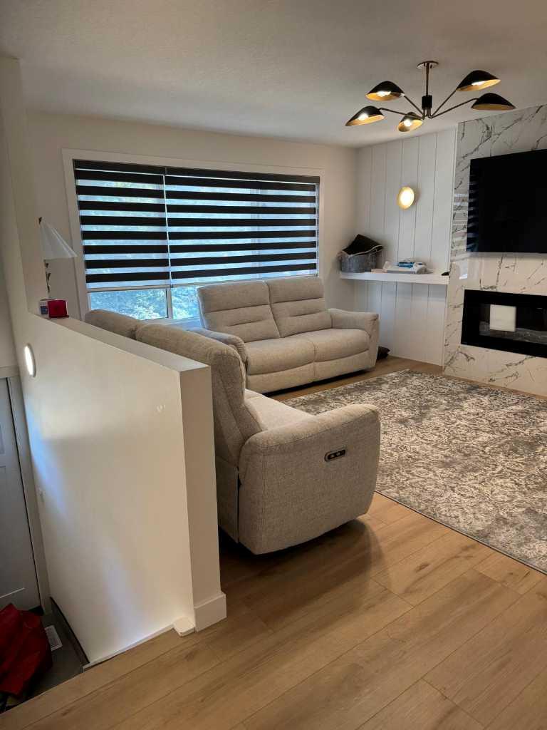 387 Templeview Drive NE