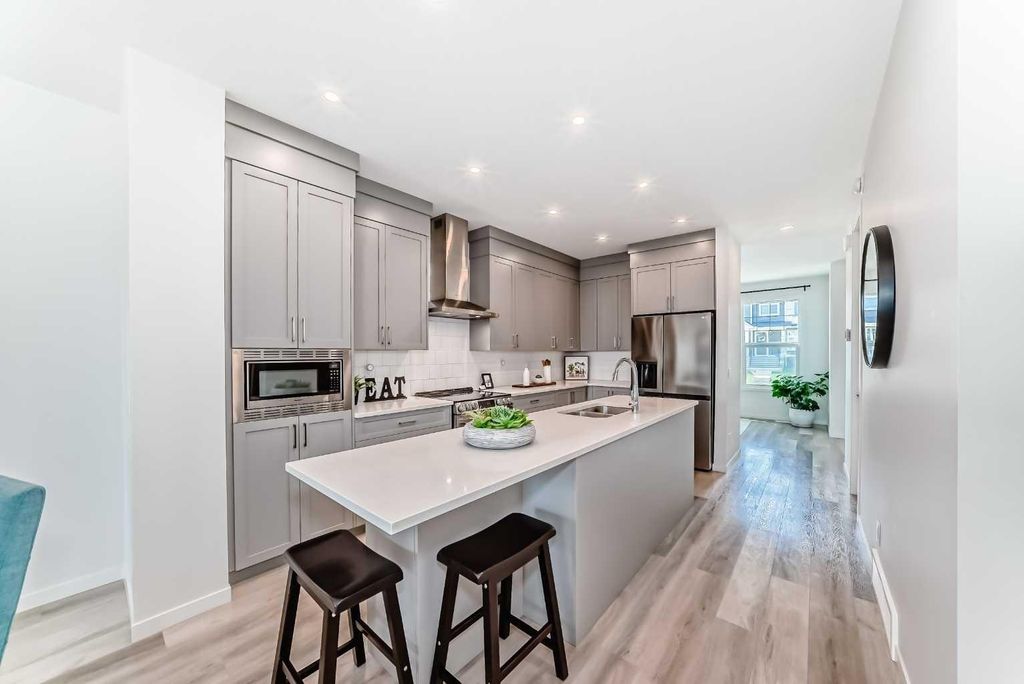 Photo of 238 Aquila Drive NW, Calgary, AB T3R 1Y6 (MLS # A2315551)