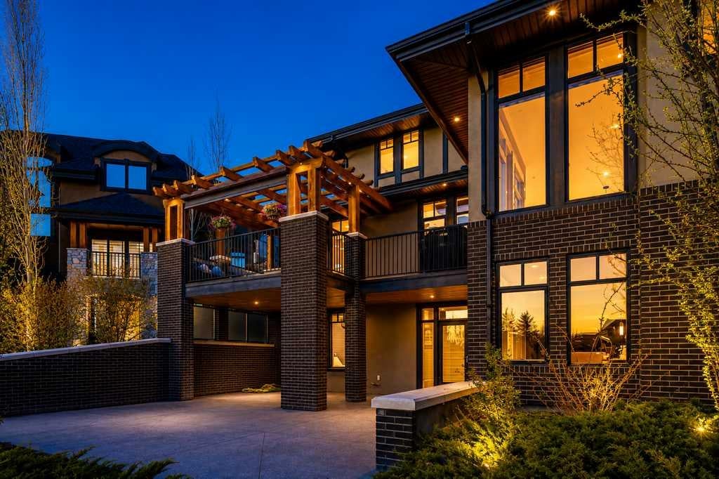16 Spring Valley Way SW