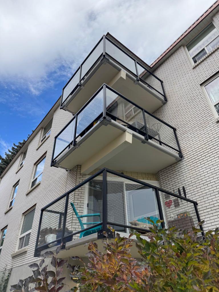 520 Cedar Crescent SW 202