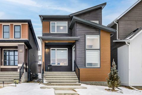 184 Rowmont Boulevard NW Calgary AB T3L 0H3