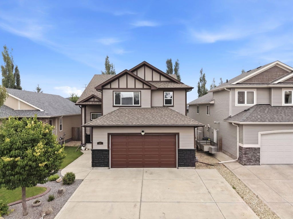 Photo of 100 Vincent Close, Red Deer, AB T4R 0H8 (MLS # A2332128)